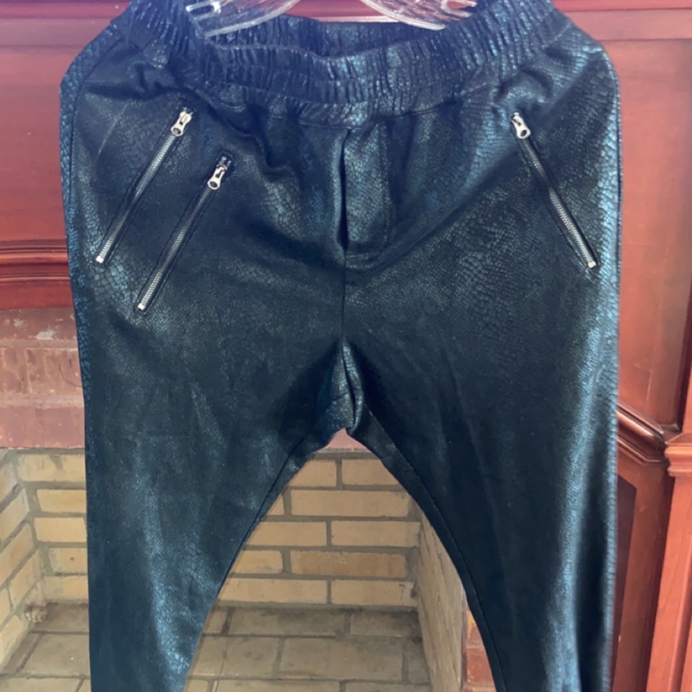 Fate size small joggers